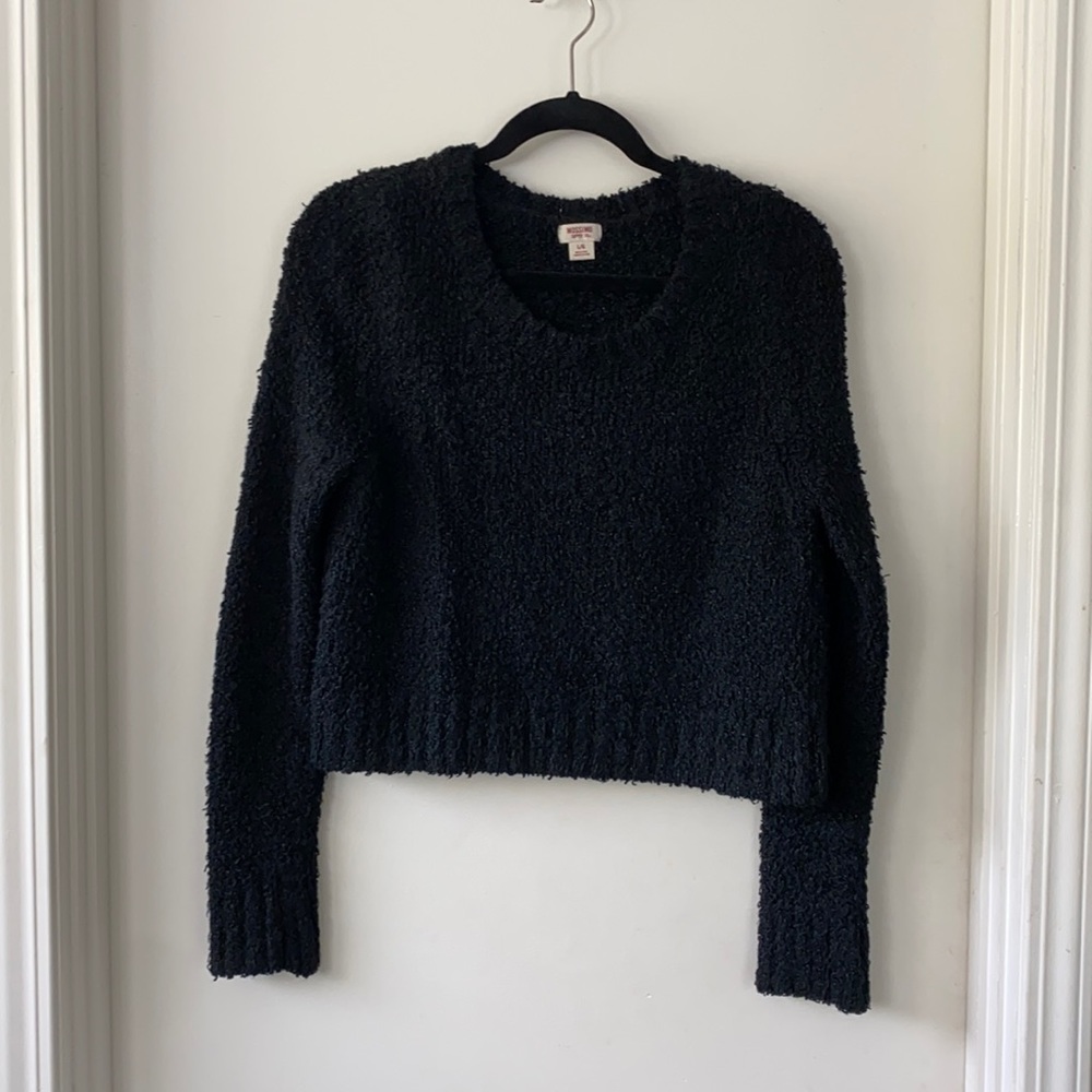 BLACK SWEATER